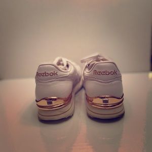 Ladies Reebok Classic Mu Size 10 GREAT condition